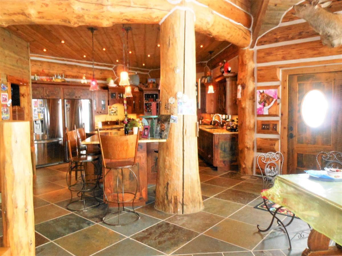 Mcdonald'S Ranch Lodge Gardiner Exterior foto